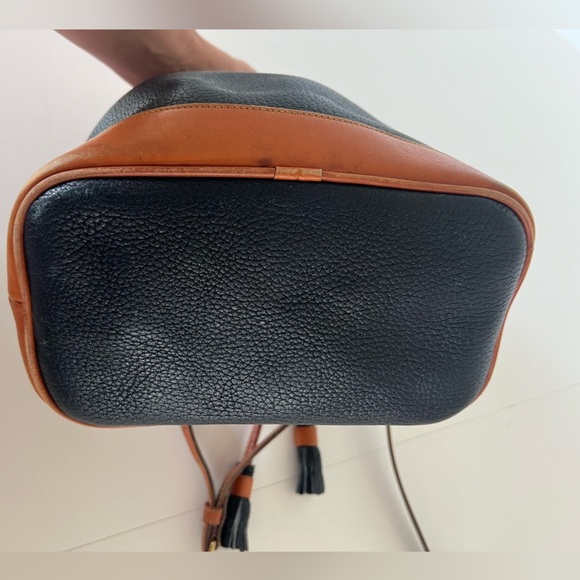 Vintage Dooney & Bourke Navy Blue & Tan Pebbled Leather Drawstring Bucket Bag - Picture 12 of 16
